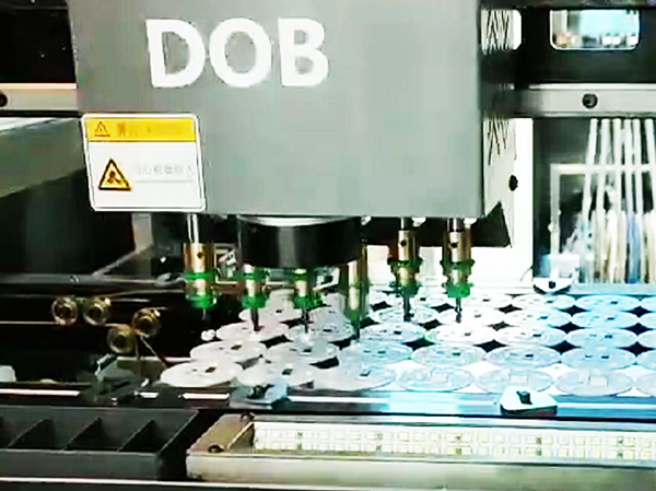 最早發明SMT貼片機是哪個國家？