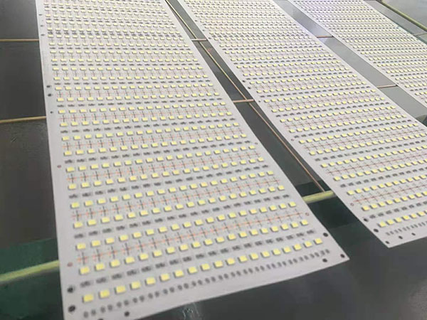 高速貼片機(jī)和中速貼片機(jī)有什么區(qū)別